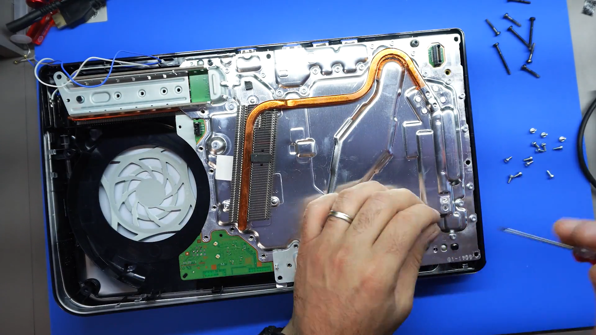 PS5 Slim - Desmontagem e Montagem