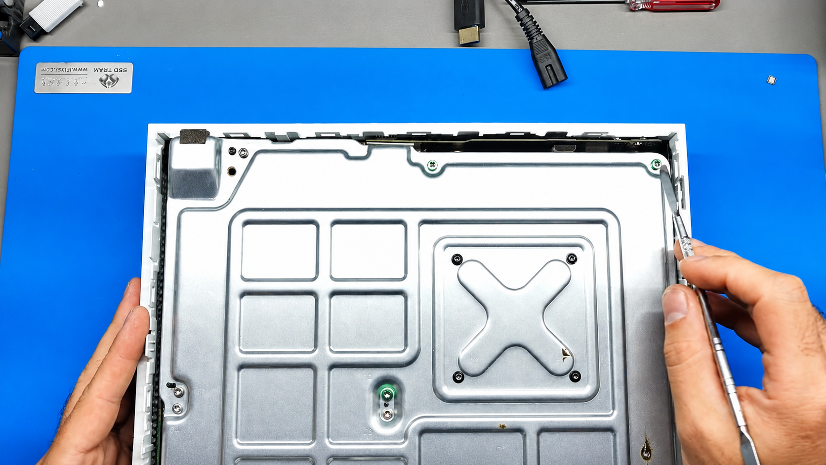 Xbox One S - Desmontagem e Montagem